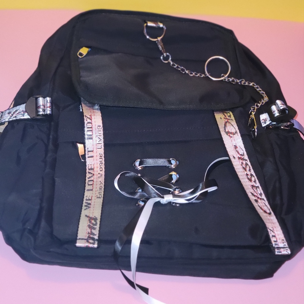 ⬛️⬛️⬛️🖤Black BACKPACK "emo" Gothic holds 15.6 inch 💻 laptop- charger